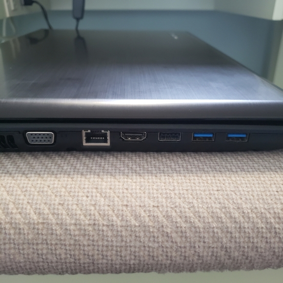 Lenovo Ideapad Laptop 💻 G780 - Picture 6 of 9